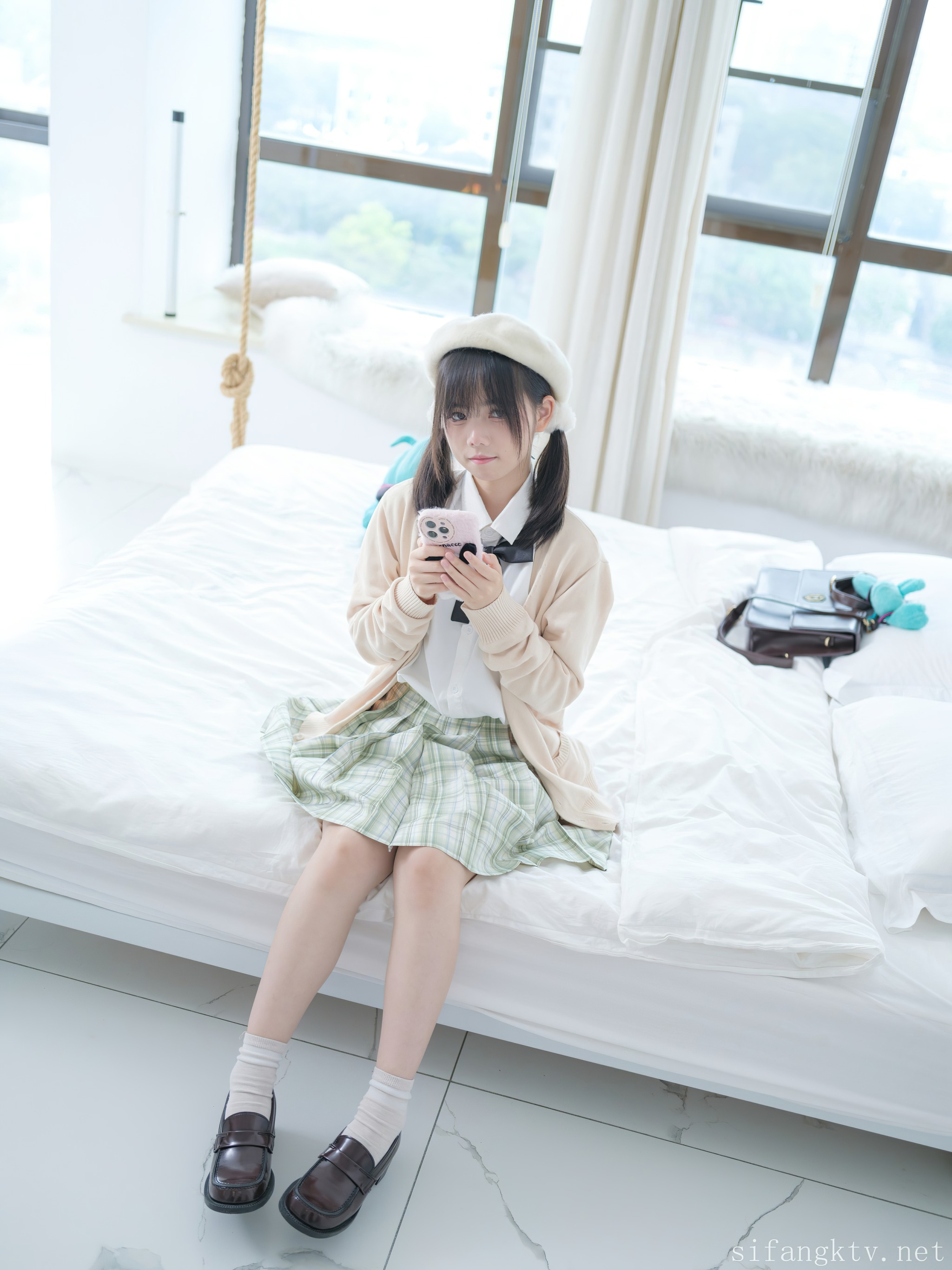 少女秩序 - NO.005 内部定制  小鱼 - 万元私定 丝滑萝莉 [107P]-XikXak